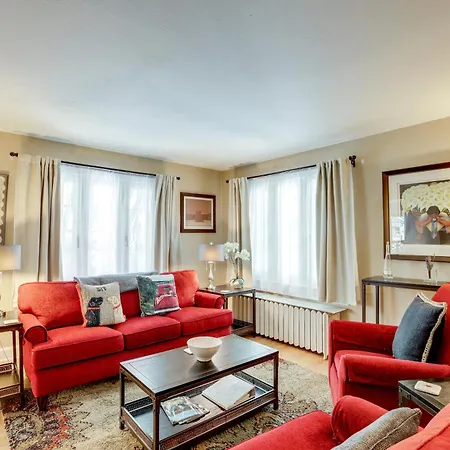 Centrally Located Denver Retreat With Yard And Grill!